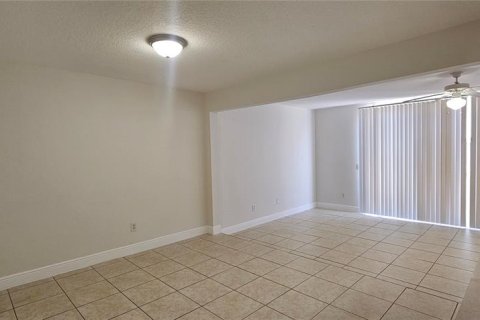 Touwnhouse à louer à Davenport, Floride: 3 chambres, 167.22 m2 № 2436758 - photo 6