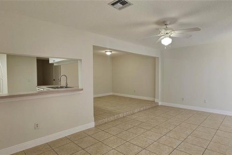 Touwnhouse à louer à Davenport, Floride: 3 chambres, 167.22 m2 № 2436758 - photo 3