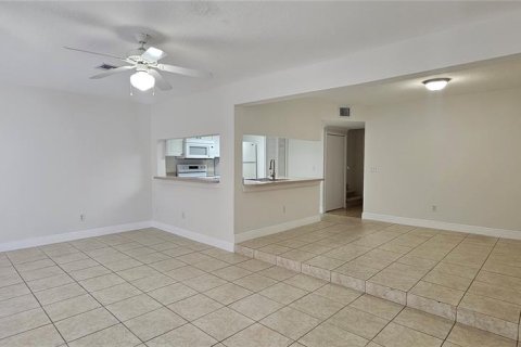 Touwnhouse à louer à Davenport, Floride: 3 chambres, 167.22 m2 № 2436758 - photo 2