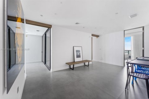 Copropriété à louer à Miami, Floride: 3 chambres, 245.91 m2 № 1976862 - photo 13