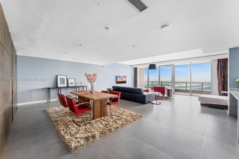 Copropriété à louer à Miami, Floride: 3 chambres, 245.91 m2 № 1976862 - photo 4