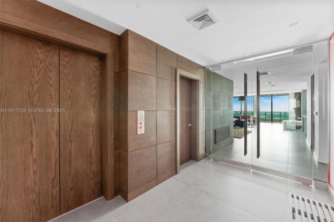 Copropriété à louer à Miami, Floride: 3 chambres, 245.91 m2 № 1976862 - photo 5
