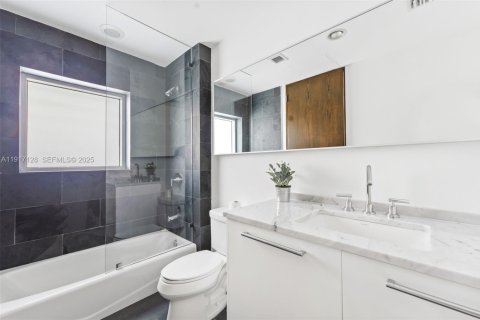 Copropriété à louer à Miami, Floride: 3 chambres, 245.91 m2 № 1976862 - photo 23