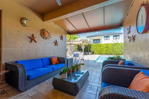 Villa ou maison à vendre à Miami, Floride: 4 chambres, 224.82 m2 № 1966380 - photo 3