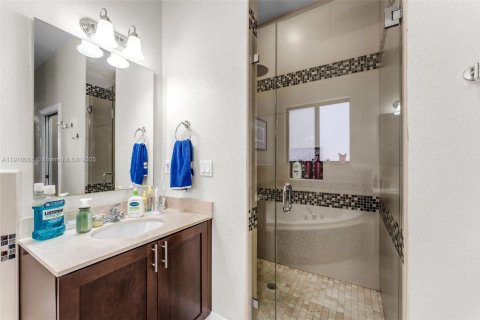 Villa ou maison à vendre à Miami, Floride: 4 chambres, 224.82 m2 № 1966380 - photo 23