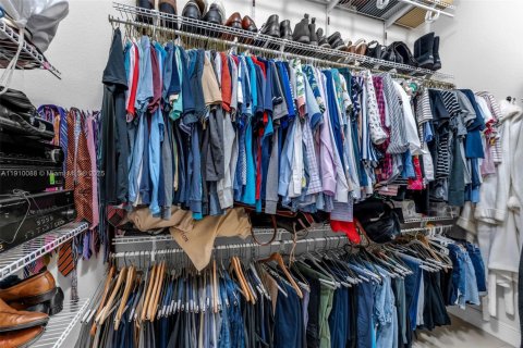 Villa ou maison à vendre à Miami, Floride: 4 chambres, 224.82 m2 № 1966380 - photo 19