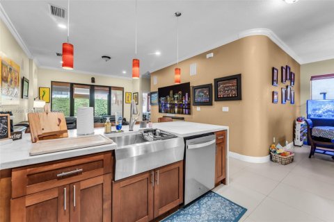 Villa ou maison à vendre à Miami, Floride: 4 chambres, 224.82 m2 № 1966380 - photo 7