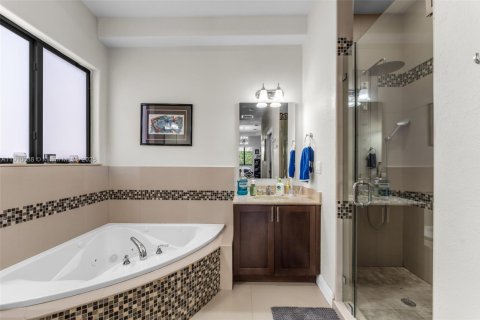 Villa ou maison à vendre à Miami, Floride: 4 chambres, 224.82 m2 № 1966380 - photo 22