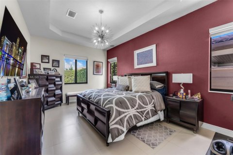 Villa ou maison à vendre à Miami, Floride: 4 chambres, 224.82 m2 № 1966380 - photo 16