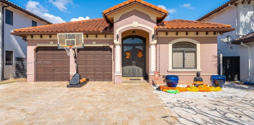 Villa ou maison à Miami, Floride 4 chambres, 224.82 m2 № 1966380
