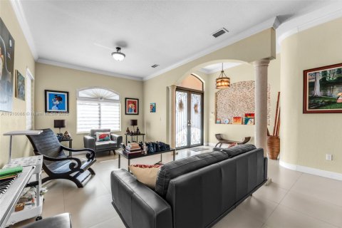Villa ou maison à vendre à Miami, Floride: 4 chambres, 224.82 m2 № 1966380 - photo 11