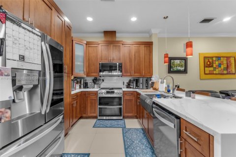 Villa ou maison à vendre à Miami, Floride: 4 chambres, 224.82 m2 № 1966380 - photo 4