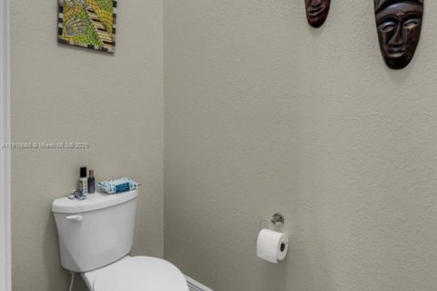 Villa ou maison à vendre à Miami, Floride: 4 chambres, 224.82 m2 № 1966380 - photo 21