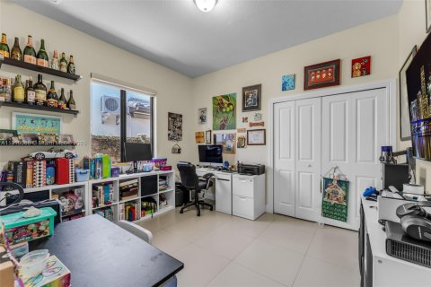 Villa ou maison à vendre à Miami, Floride: 4 chambres, 224.82 m2 № 1966380 - photo 30
