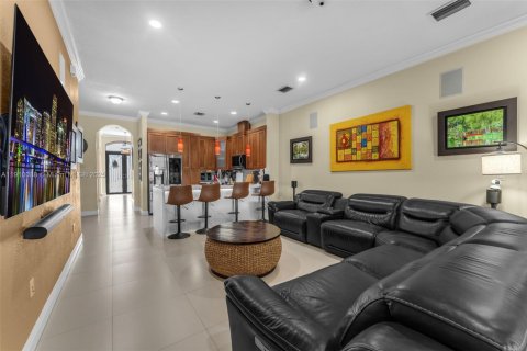 Villa ou maison à vendre à Miami, Floride: 4 chambres, 224.82 m2 № 1966380 - photo 8