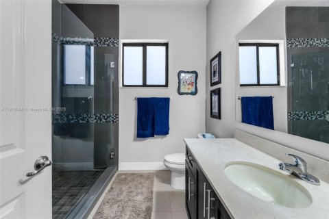Villa ou maison à vendre à Miami, Floride: 4 chambres, 224.82 m2 № 1966380 - photo 24