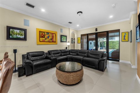 Villa ou maison à vendre à Miami, Floride: 4 chambres, 224.82 m2 № 1966380 - photo 10