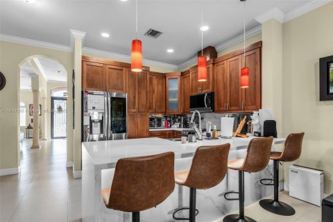 Villa ou maison à vendre à Miami, Floride: 4 chambres, 224.82 m2 № 1966380 - photo 6