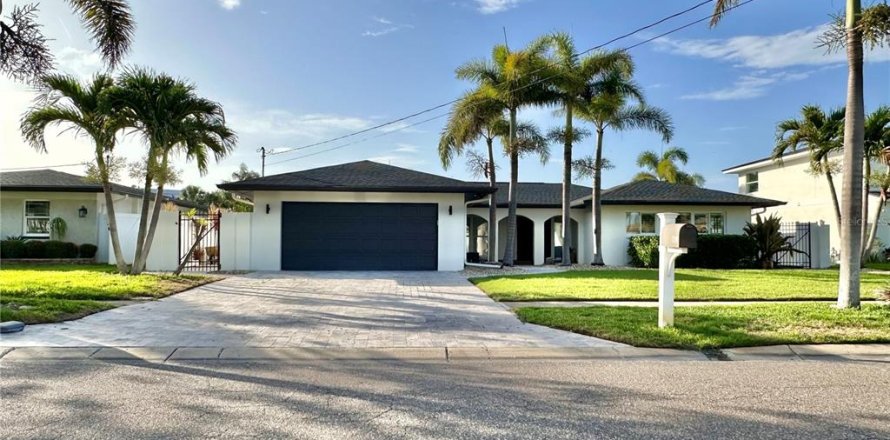Villa ou maison à Clearwater, Floride 4 chambres, 220.36 m2 № 1786719
