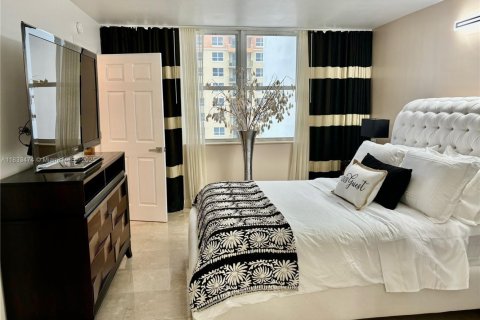 Снять в аренду кондоминиум в Халландейл-Бич, Флорида 1 спальня, 92.9м2, № 1957530 - фото 11