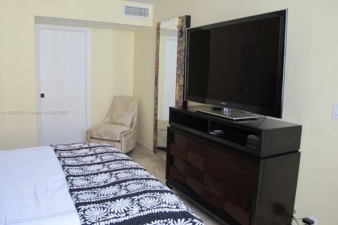 Снять в аренду кондоминиум в Халландейл-Бич, Флорида 1 спальня, 92.9м2, № 1957530 - фото 8