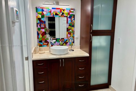 Снять в аренду кондоминиум в Халландейл-Бич, Флорида 1 спальня, 92.9м2, № 1957530 - фото 12