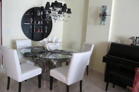 Снять в аренду кондоминиум в Халландейл-Бич, Флорида 1 спальня, 92.9м2, № 1957530 - фото 4