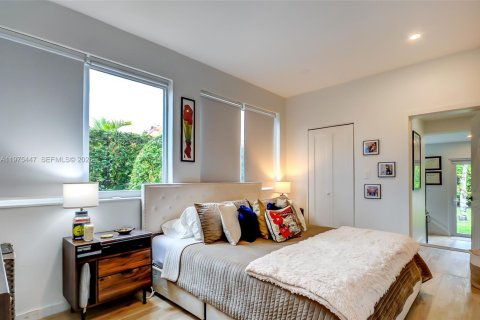 House in Miami, Florida 4 bedrooms, 89.19 sq.m. № 2041460 - photo 19