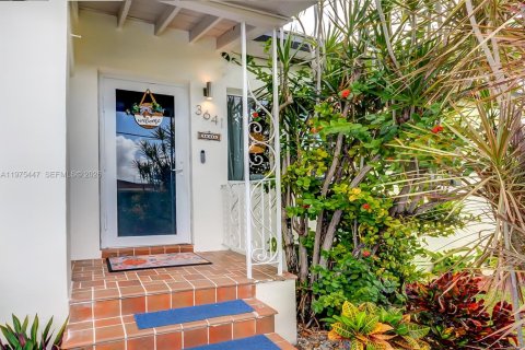 House in Miami, Florida 4 bedrooms, 89.19 sq.m. № 2041460 - photo 4