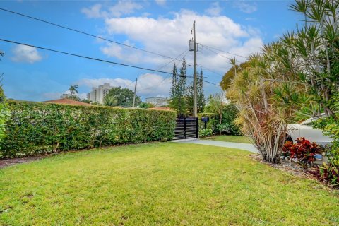 House in Miami, Florida 4 bedrooms, 89.19 sq.m. № 2041460 - photo 3