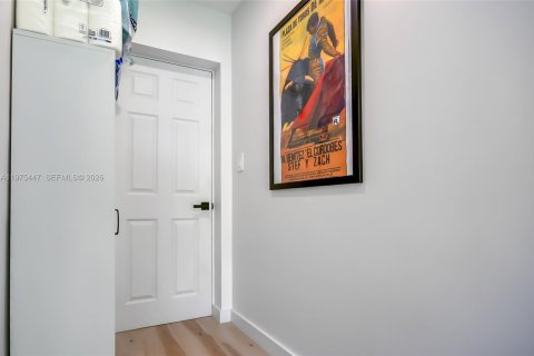 House in Miami, Florida 4 bedrooms, 89.19 sq.m. № 2041460 - photo 24