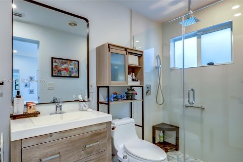 House in Miami, Florida 4 bedrooms, 89.19 sq.m. № 2041460 - photo 23