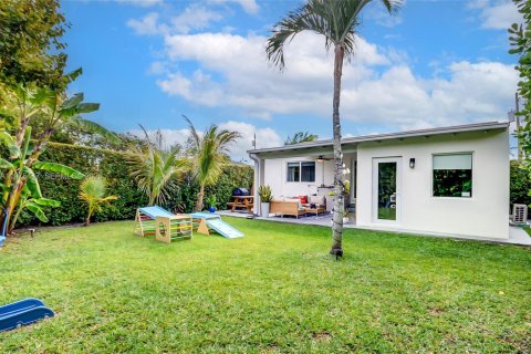 House in Miami, Florida 4 bedrooms, 89.19 sq.m. № 2041460 - photo 7