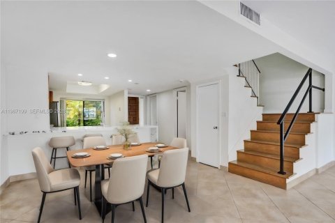 Adosado en venta en North Miami Beach, Florida, 3 dormitorios, 147.71 m2 № 2029803 - foto 8