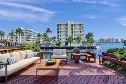 Adosado en venta en North Miami Beach, Florida, 3 dormitorios, 147.71 m2 № 2029803 - foto 2