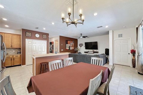 House in Davenport, Florida 6 bedrooms, 248.14 sq.m. № 2202314 - photo 21