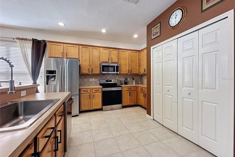 House in Davenport, Florida 6 bedrooms, 248.14 sq.m. № 2202314 - photo 19