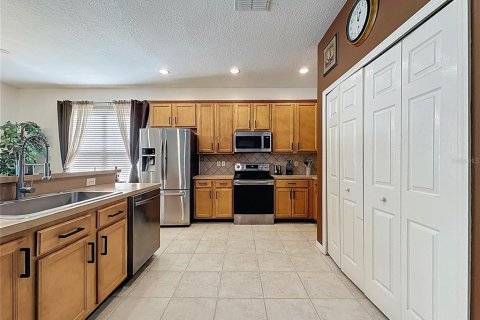 House in Davenport, Florida 6 bedrooms, 248.14 sq.m. № 2202314 - photo 18