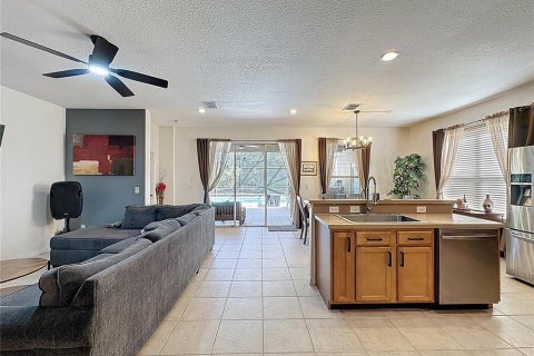 House in Davenport, Florida 6 bedrooms, 248.14 sq.m. № 2202314 - photo 10