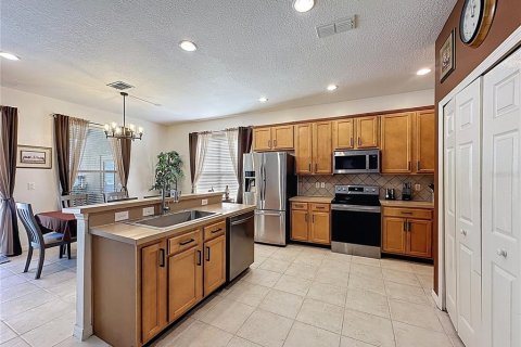 House in Davenport, Florida 6 bedrooms, 248.14 sq.m. № 2202314 - photo 14