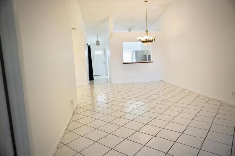 Снять в аренду виллу или дом в Дания-Бич, Флорида 3 комнаты, 115.94м2, № 2086029 - фото 3