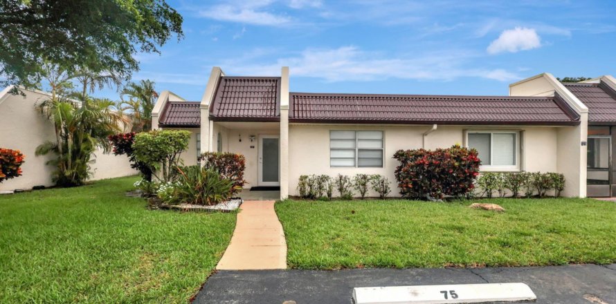 Condominio en West Palm Beach, Florida, 2 dormitorios  № 1228471