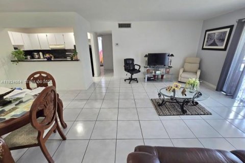 Купить кондоминиум в Майами, Флорида 2 спальни, 88.63м2, № 1982978 - фото 10