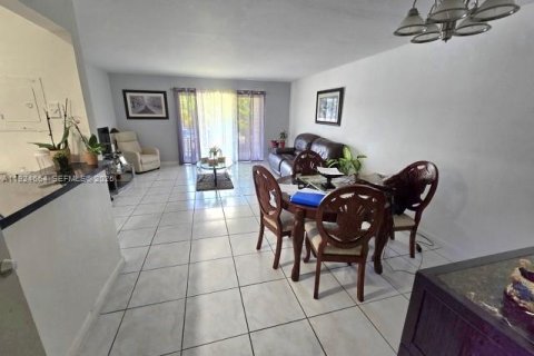 Купить кондоминиум в Майами, Флорида 2 спальни, 88.63м2, № 1982978 - фото 14