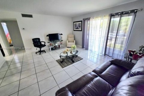 Купить кондоминиум в Майами, Флорида 2 спальни, 88.63м2, № 1982978 - фото 9