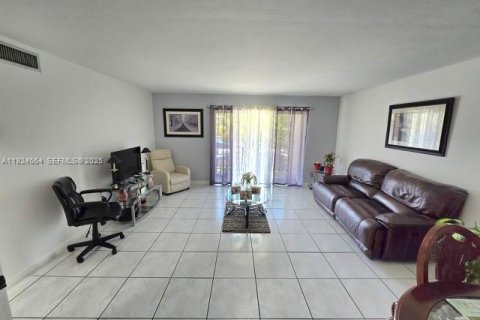 Купить кондоминиум в Майами, Флорида 2 спальни, 88.63м2, № 1982978 - фото 13