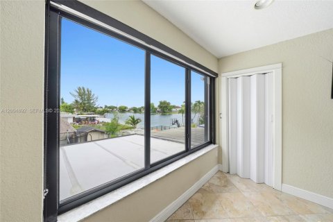 Townhouse in Hialeah, Florida 3 bedrooms, 164.34 sq.m. № 2076461 - photo 13