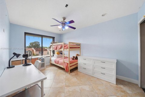 Townhouse in Hialeah, Florida 3 bedrooms, 164.34 sq.m. № 2076461 - photo 18