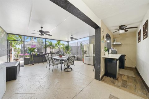 Townhouse in Hialeah, Florida 3 bedrooms, 164.34 sq.m. № 2076461 - photo 19