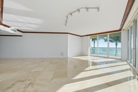 Condominio en venta en Hillsboro Beach, Florida, 2 dormitorios, 195.84 m2 № 2187194 - foto 3